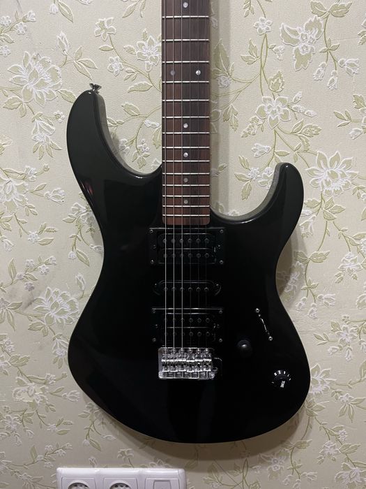 Электрогитара YAMAHA