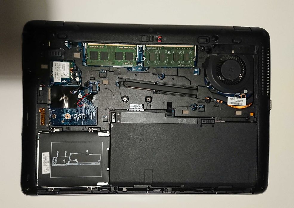 HP Elitebook 840 G2 , 14 инча CPU i5-5300U, ram 8 GB , ssd 240 GB