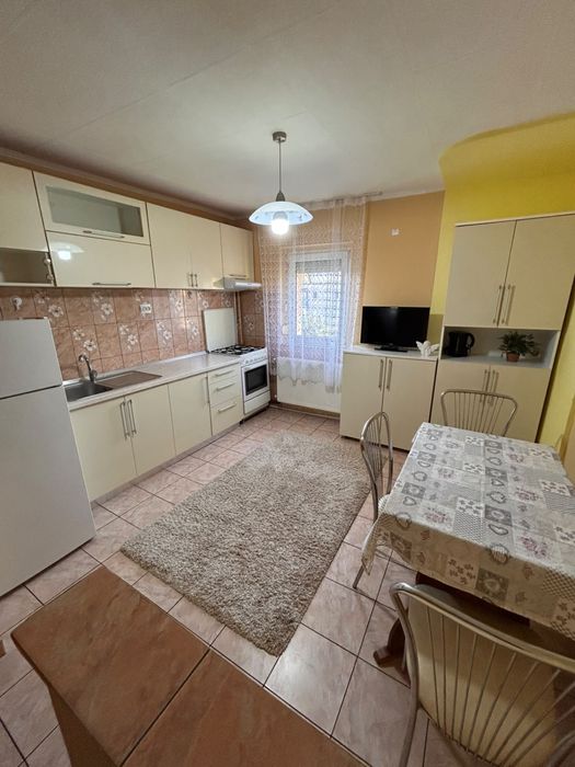 Inchiriez apartament cu 2 camere