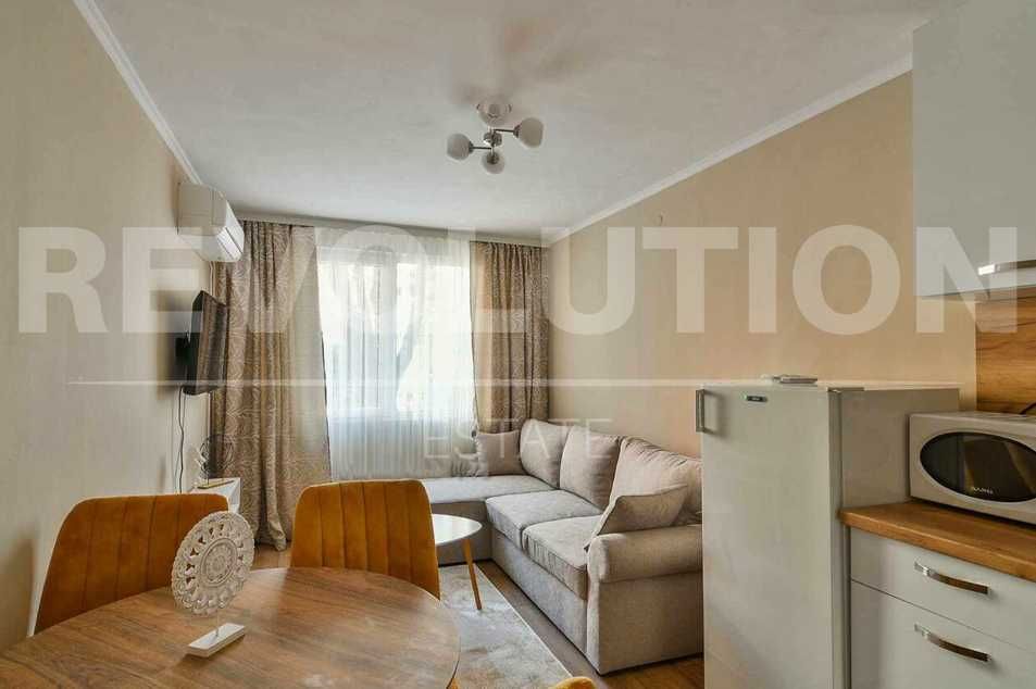 Дава се под наем Четиристаен апартамент в Варна, Център - 103 кв.м за 1196.97 € - Снимка #1