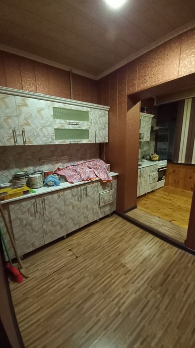 Квартира сотилади шарк 1 да