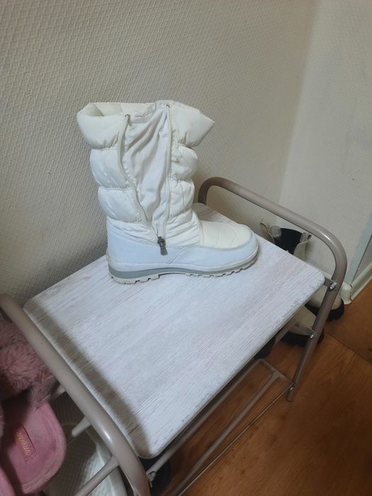 Продаётся зимняя обувь на девочку