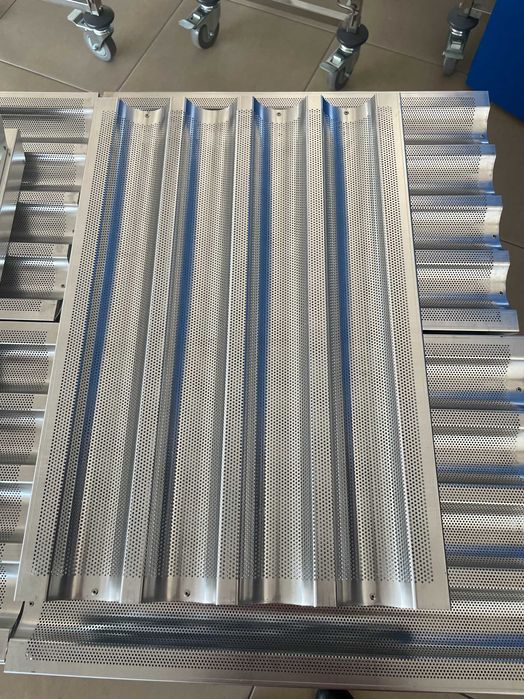 Тави за багети 60х40см, 4 канала, с перфорация