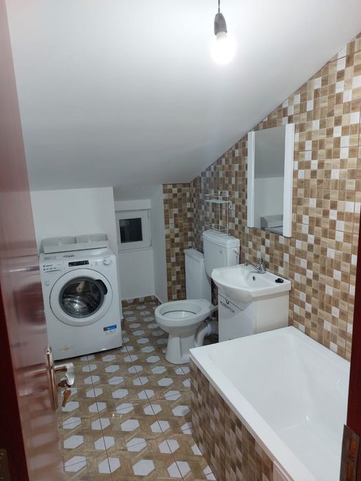 Inchiriez apartament 3 camere