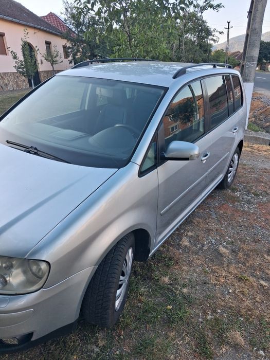 Vând  Volkswagen Touran