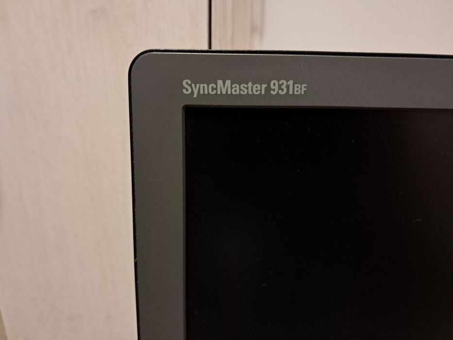 Монитор Samsung SyncMaster 931 BF