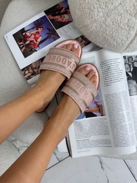 Нови чехли на LBD