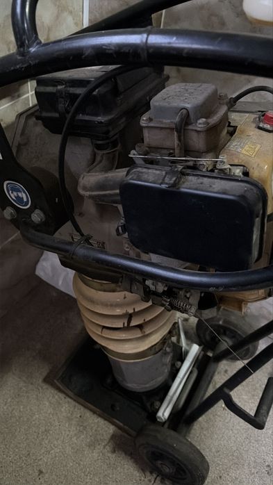 Compactor pe benzina