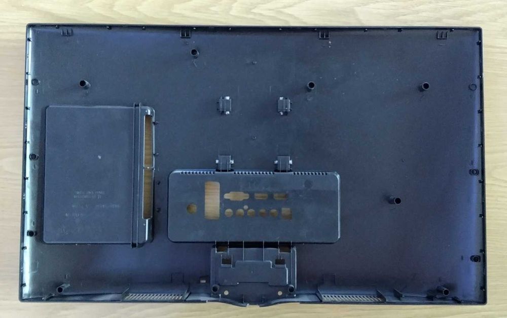 Продавам корпус (заден капак и предна рамка) от LG 24MT58DF-PZ