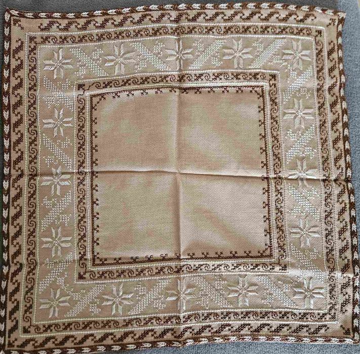 Карета с българска шевица