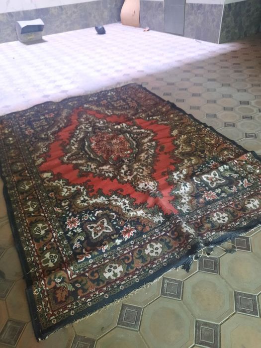 Гиламлар сотилати 3 дона