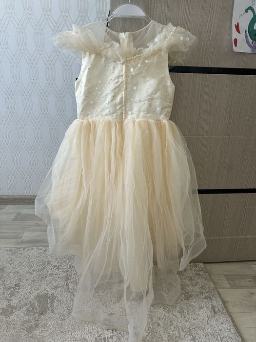 Платье нарядное для девочки 7-8 лет