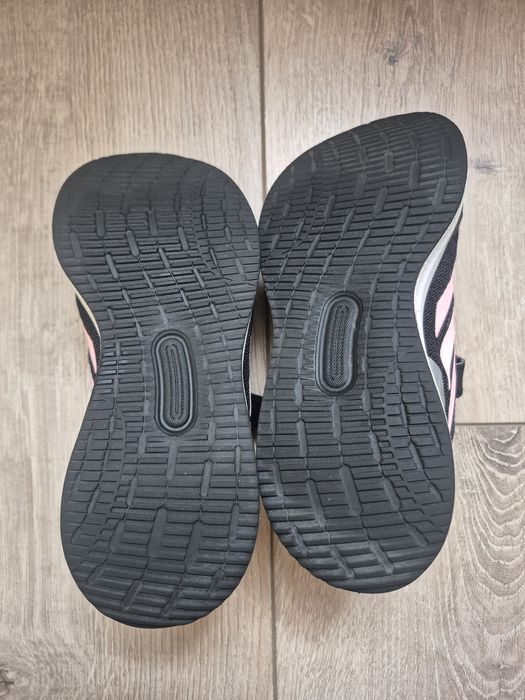 Маратонки 32 номер+ подарък боти