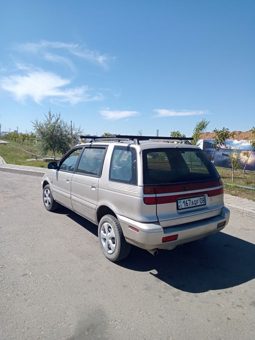 Митсубиси спейс вагон