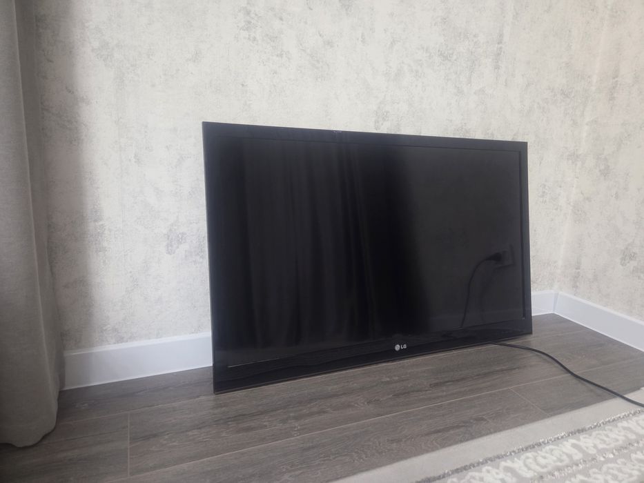 Телевизор LG 106 см, без интернета