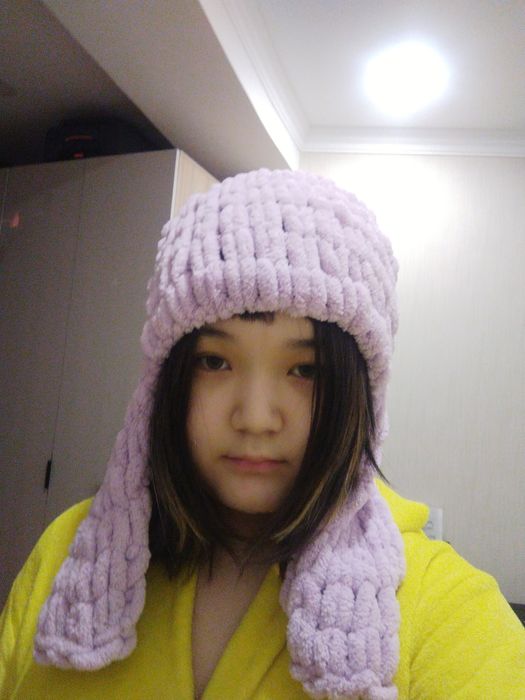 Вязанная шапка ушанка