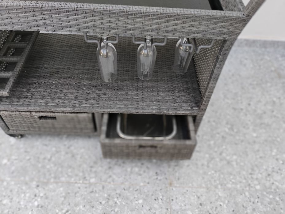 Cărucior servire din ratan, Mobexpert