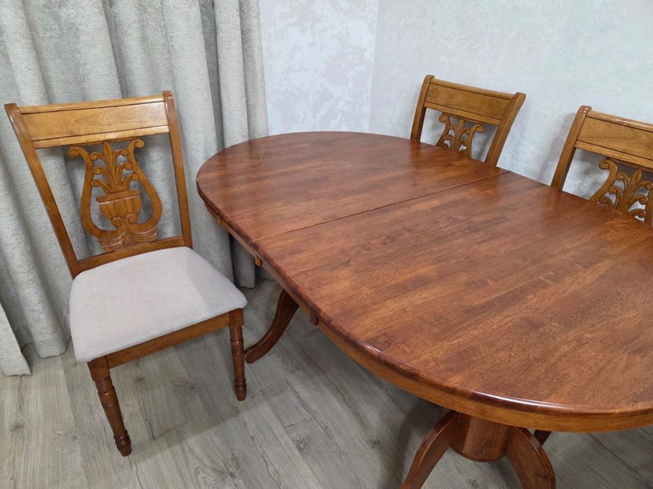 Продам стол со стульями ковер в подарок