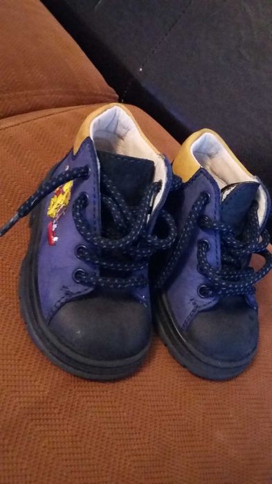 Vand ghetute de piele ce au interiorul de 11 cm - marime 18