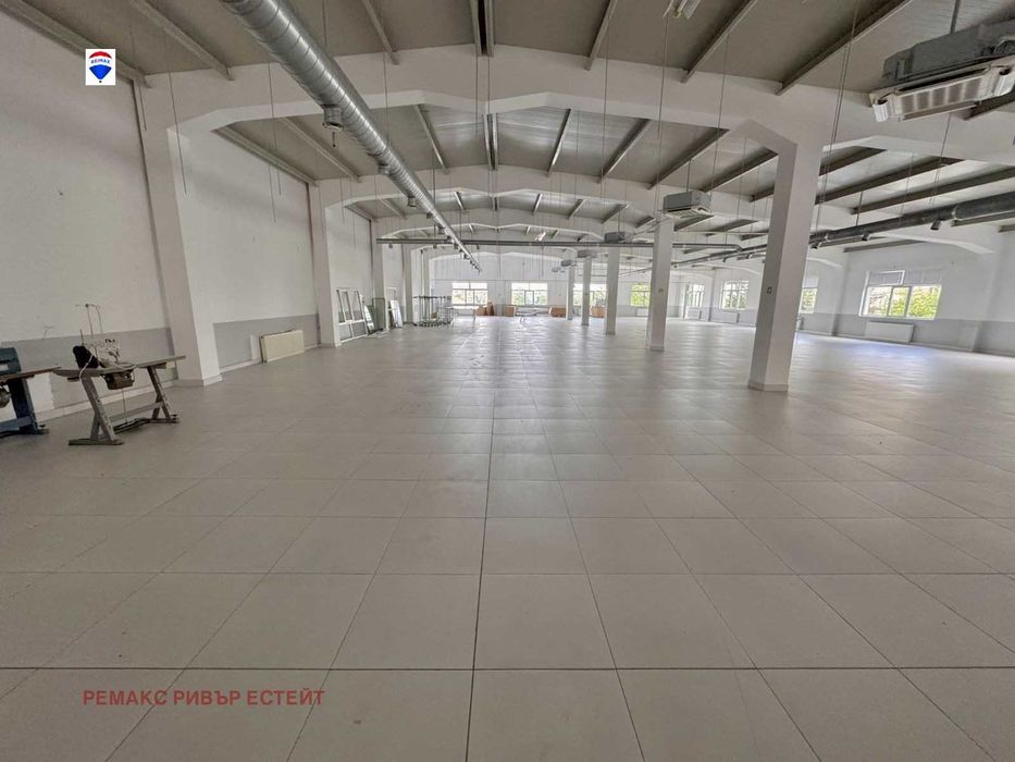 Продава се Промишлена сграда в Горна Оряховица - 4342 кв.м за 588 €/кв.м - Снимка #4