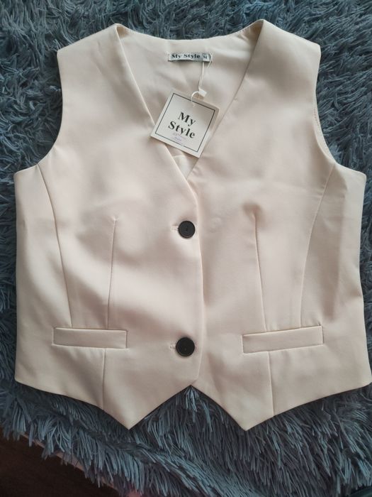 Продам жилет и пиджак новые.