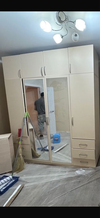 Шкаф бежевого цвета