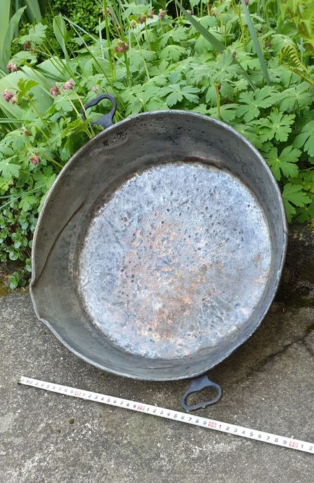 Медни бакъри, ръчно ковани