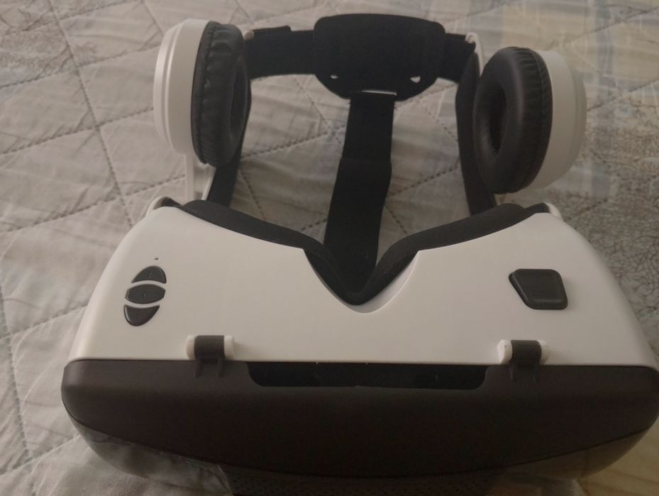 Продаю Виар очки.