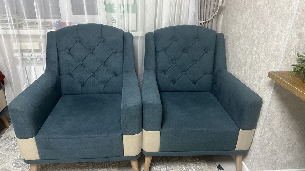 Продам диван с двумя креслами