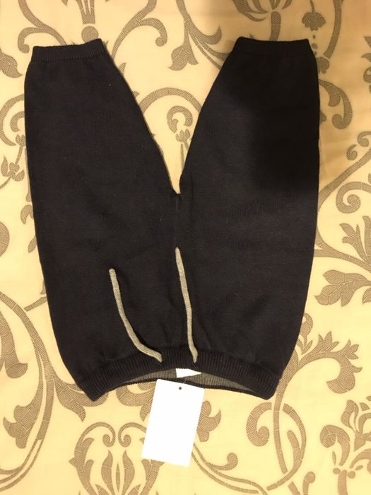 Vând pantaloni bebeluși noi.