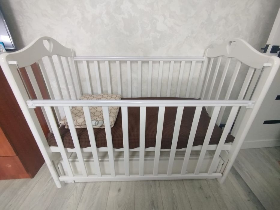 Продам детскую кровать б/у