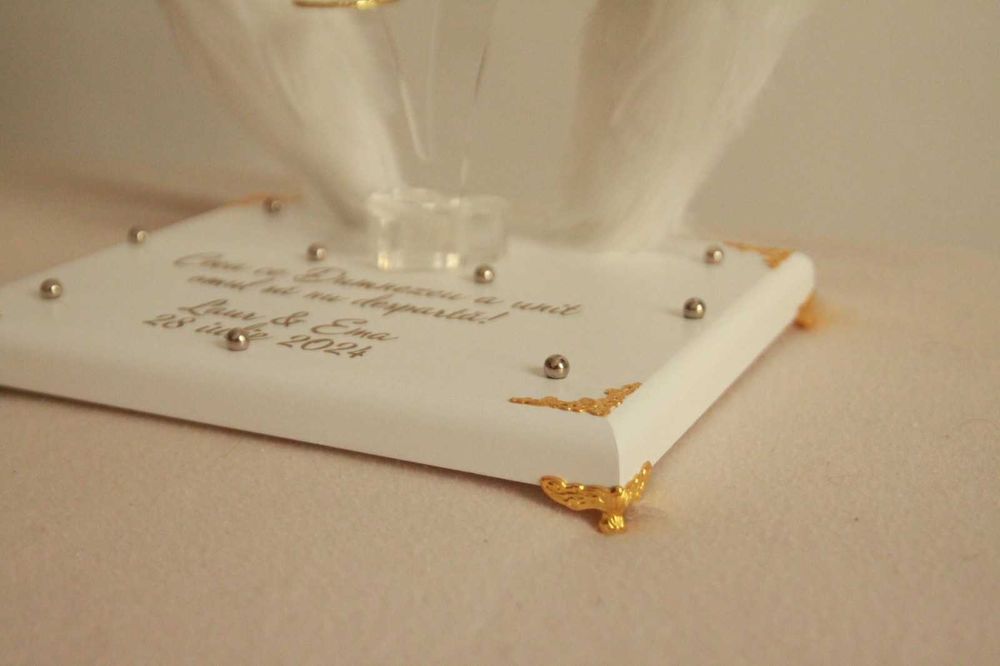 Suport de verighete cu pene