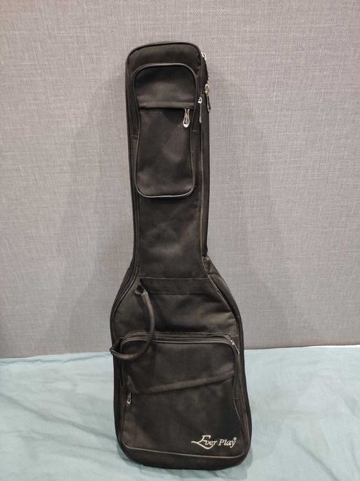 Продаю электрогитару Washburn — полный комплект, всё готово к игре!