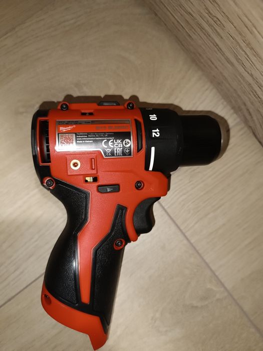 Milwaukee комплект Винтоверти M12  Чисто Нови