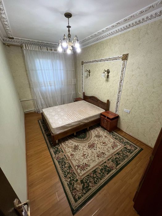 Чилонзор Новза метрони олдида