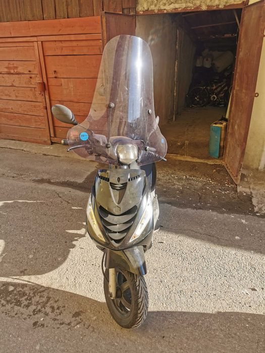 Schimb, Vând scuter Piaggio 50 cc 4t limitat 25kmh, si Yamaha Neo'S 50cc 2t