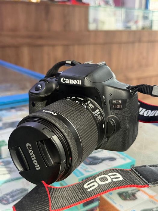 Продам Canon EOS 750D
Продаю зеркальный фотоаппарат Canon EOS 750D