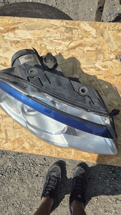 Оригинален Десен  Фар VALEO за Пасат Б6 2005- 2010г