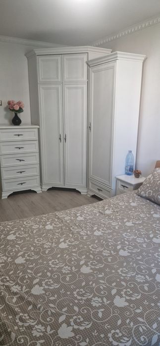 Apartament cu 3 camere de închiriat