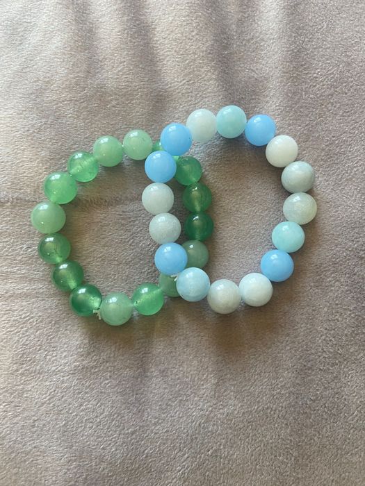 Ръчно изработени гривни с скъпоценни камъни!