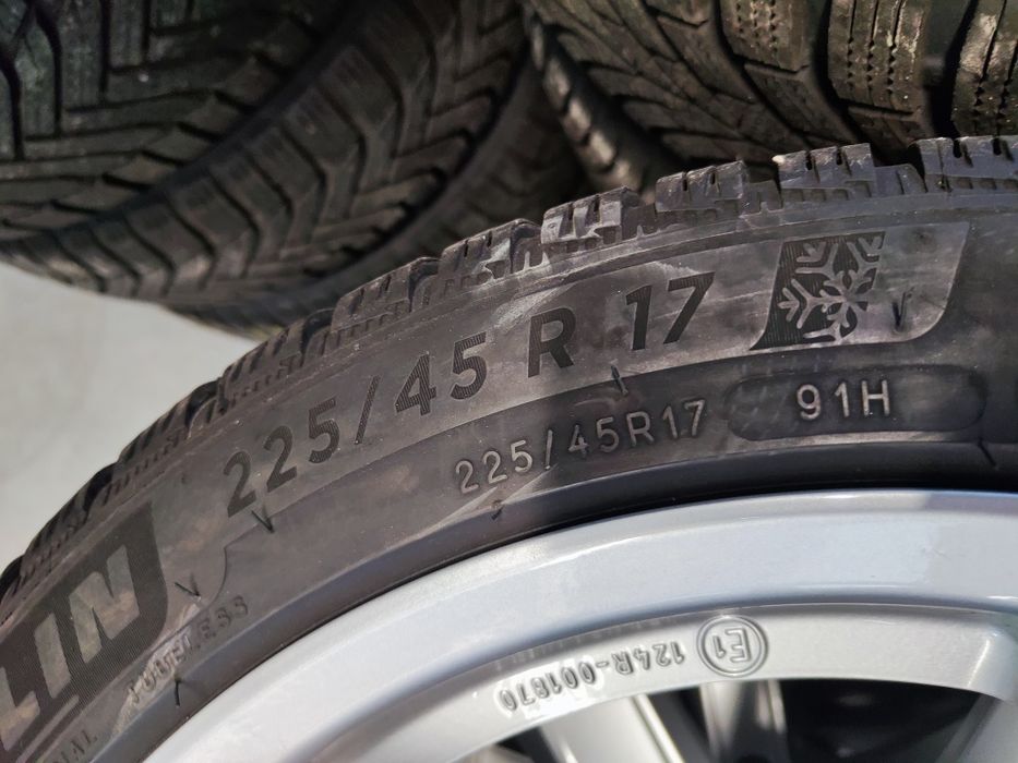 4 бр зимни 225/45/17 Michelin