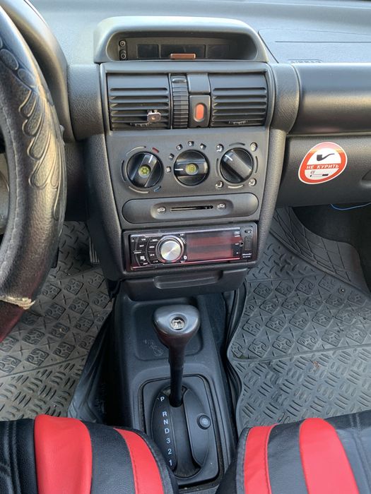 Opel tigra  машина