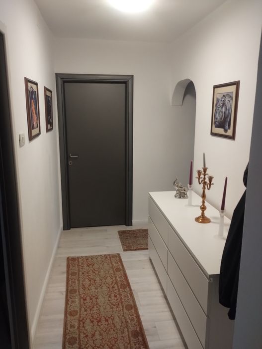 Apartament decomandat de patru camere ,etajul trei