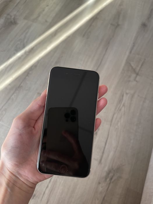 Продам iphone se 64 gb