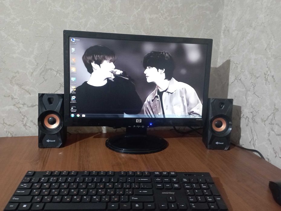 Монитор, системный блок и клавиатура