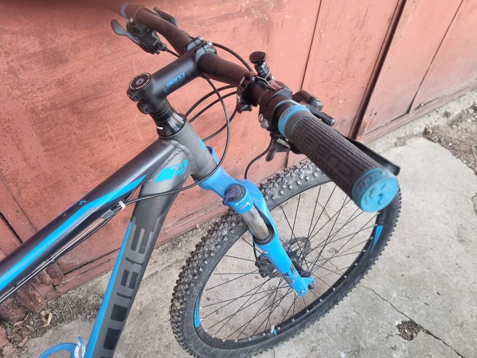 Vând bicicleta cube