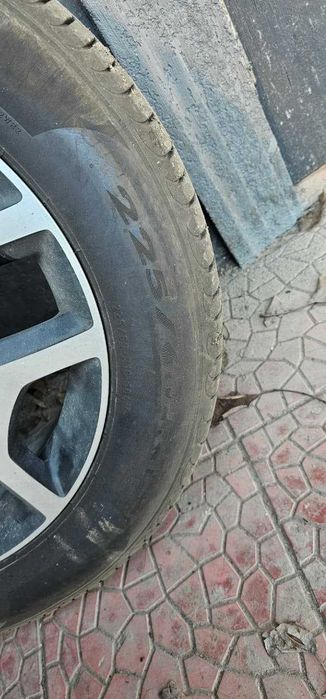 Продам Шины и титановые диски, в отличном состоянии.