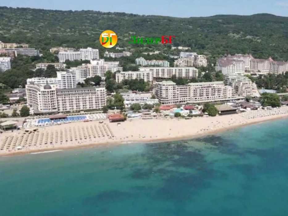 Тристаен апартамент с фронтална гледка към морето в комплекс Сирена