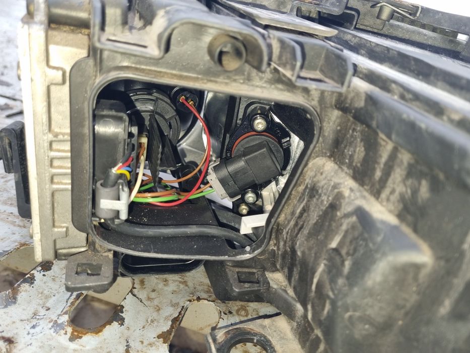 Десен фар за Ауди А8 Д3 2006г биксенот завиващ обурудван