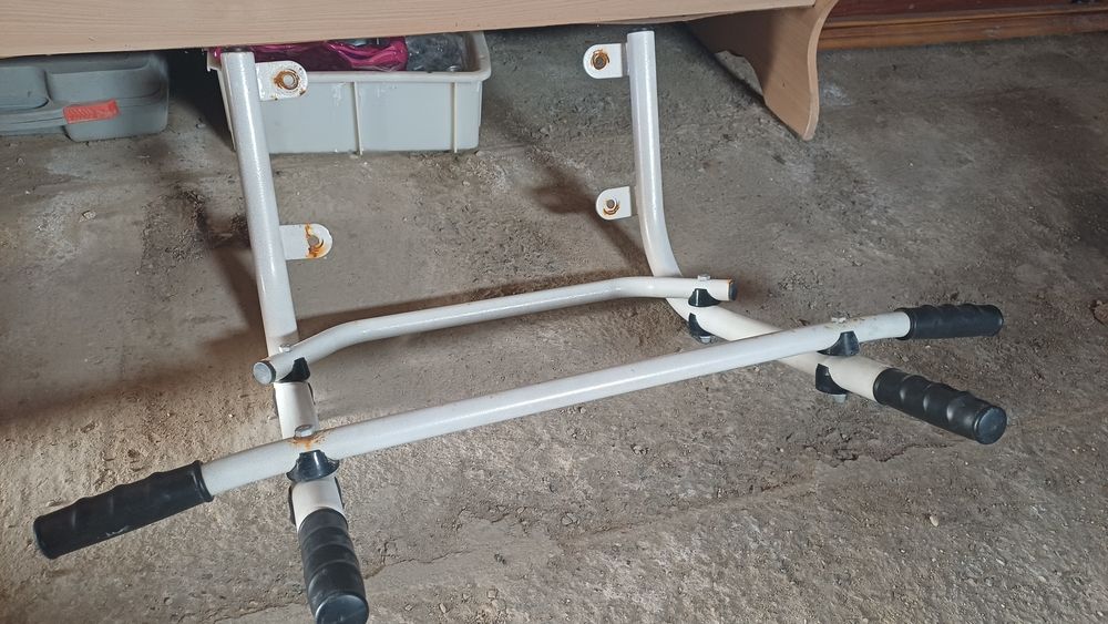 Продается Турник на стены